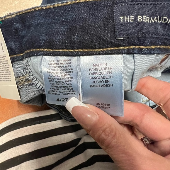 ☘️Lucky Brand Stretch Denim Bermuda Shorts-NWT -☘️SZ 4 - Picture 14 of 15